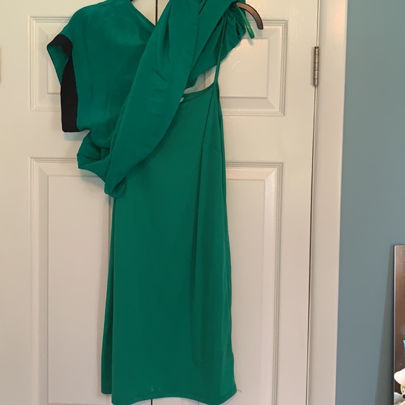 Green dress - Picture 3 of 3
